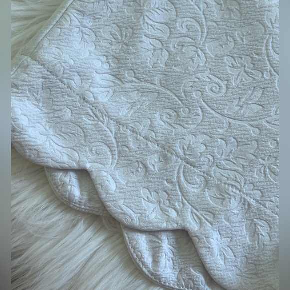 Monteau Scalloped Hem Shorts-Size S - Picture 3 of 10